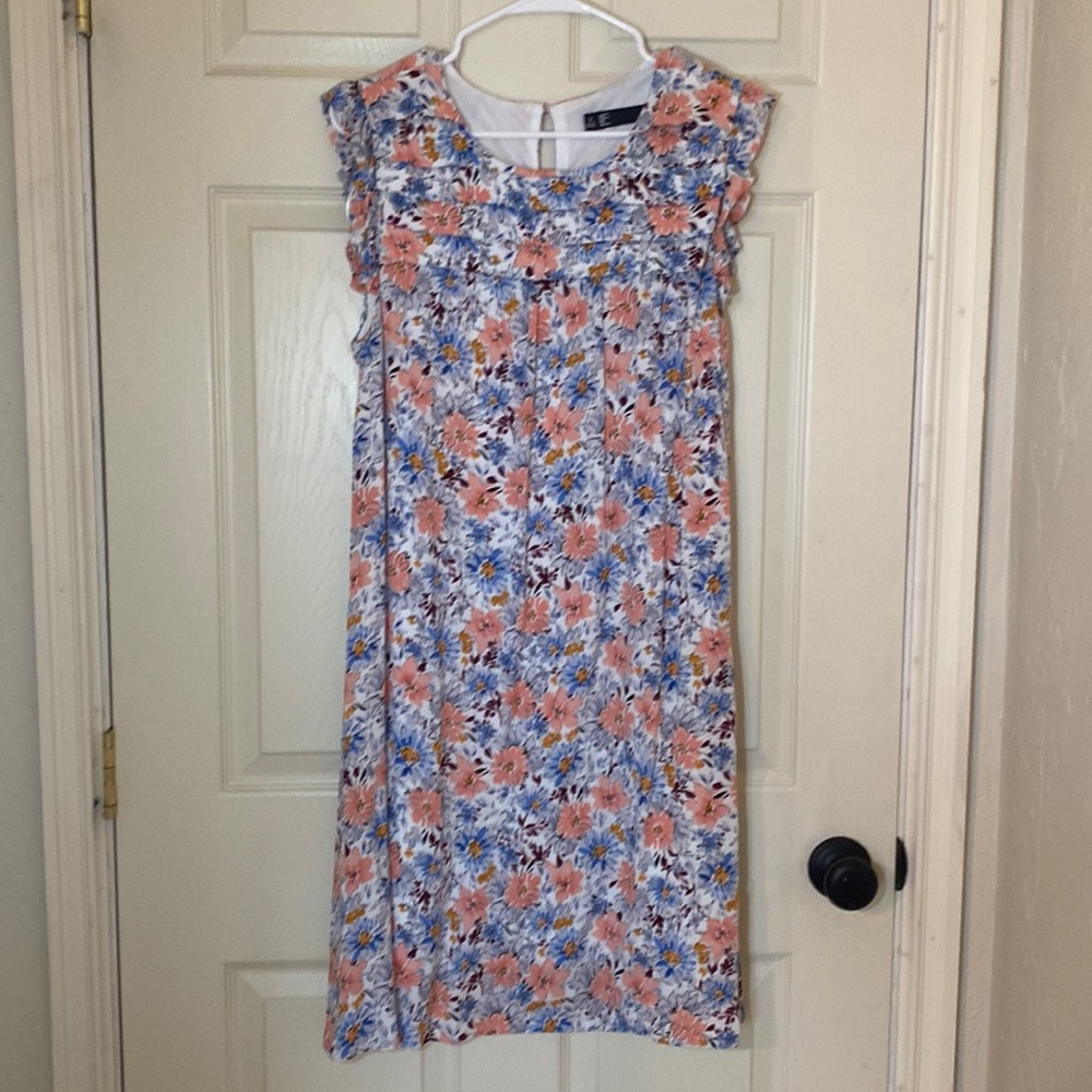 NWOT Leslie Faye floral dress with peach/pink, blue and maroon floral pattern